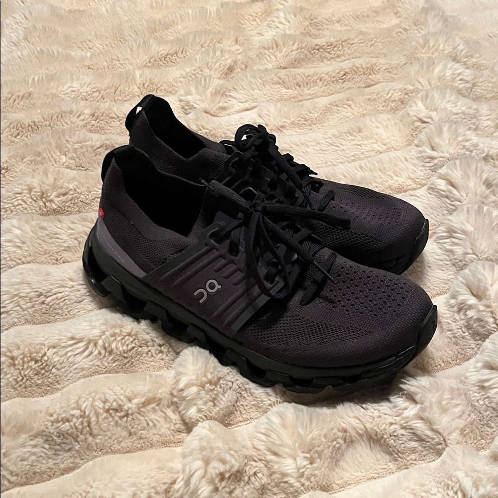 NWT ON women’s Cloud swift 3 (OC) black with purple size 8.5 NWT w box - Picture 2 of 7
